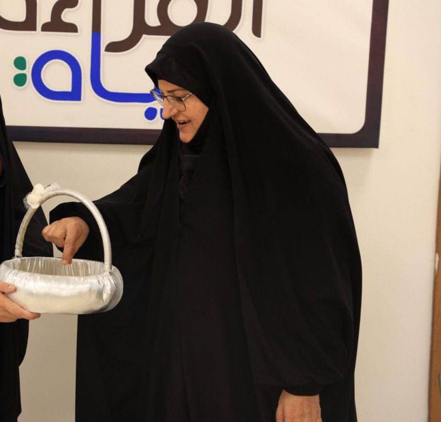 قسم المكتبة المركزية يُنظّم مسابقة للقراءة ويكرّم الفائزة الأولى